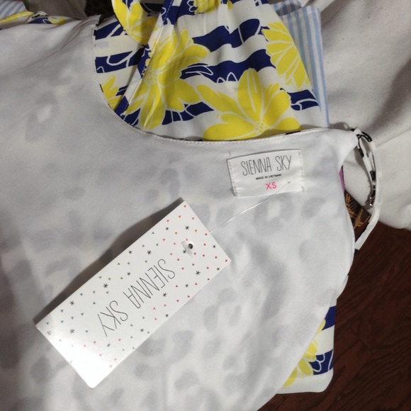 NWT Pixley Martí Halter floral sleeveless blouse size XS - Picture 6 of 6